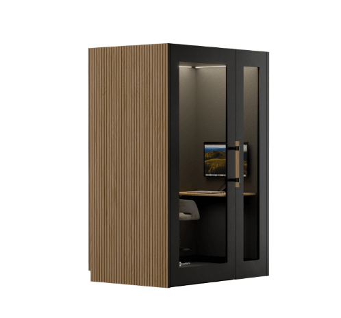Το Work Booth έχει σχεδιαστεί ως ένας ιδιωτικός χώρος εργασίας με βελτιστοποιημένη ακουστική, προσφέροντας το ιδανικό περιβάλλον για εργασία που απαιτεί βαθιά συγκέντρωση – είτε πρόκειται για γραφείο ανοιχτής διάταξης (open-plan), χώρο συνεργατικής εργασίας (coworking) ή υβριδικό εργασιακό περιβάλλον.
